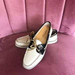Patent leather Sperry boat shoe size 9